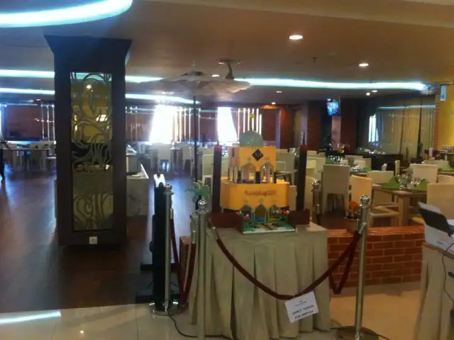 Gambar Makanan Kafe Anjani - Hotel Santika 6