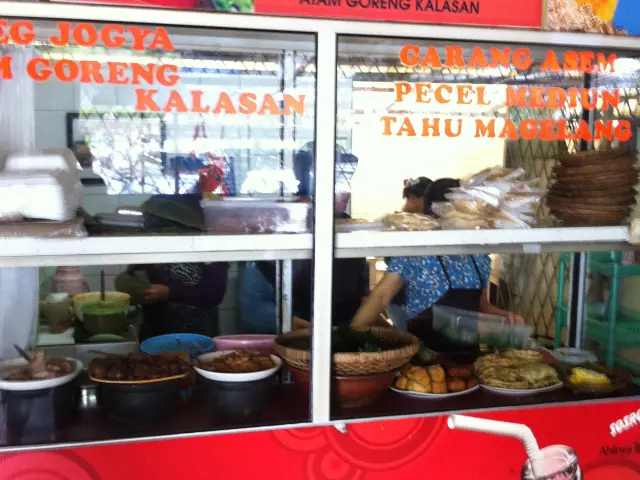 Gambar Makanan Pecel Pincuk Madiun Yu Tie 5