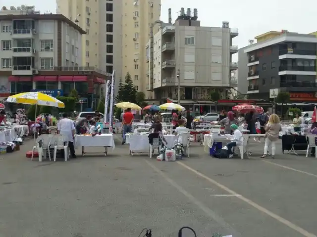 12. Cadde Cuma Pazarı'nin yemek ve ambiyans fotoğrafları 4