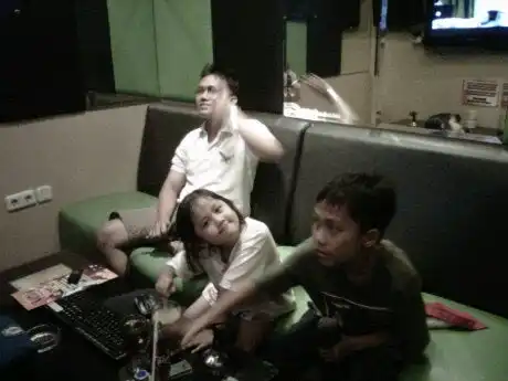 Gambar Makanan 9 Square Family Karaoke 1