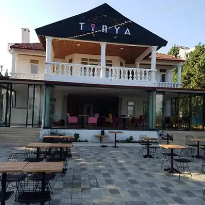 Tinya Cafe & Restaurant