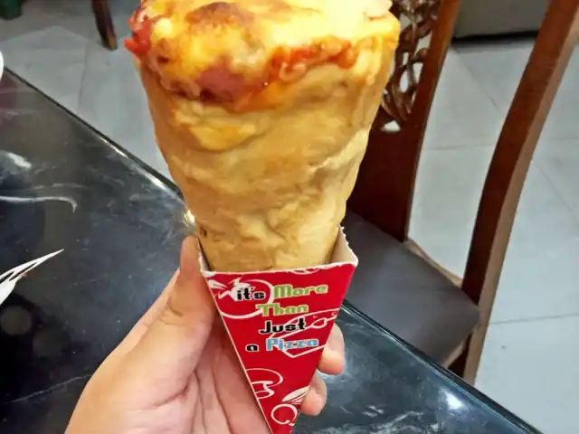 Gambar Makanan Classic Pizza Cone 5