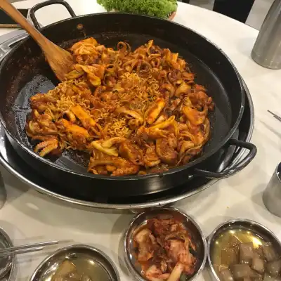 Daebak Dakgalbi