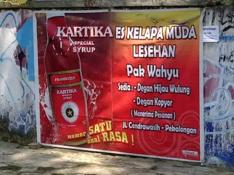 Gambar Makanan Es Kelapa Muda Pak Wahyu 4