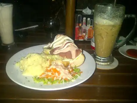 Gambar Makanan Café Amor (Amor Club & Lounge) 13