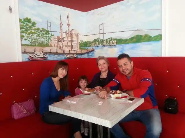 MiddleVillage Waffle Cafe&Bistro'nin yemek ve ambiyans fotoğrafları 2