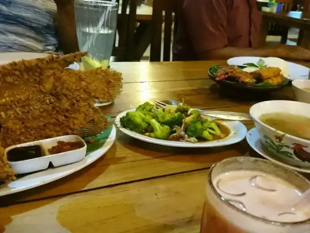 Gambar Makanan Ayam Penyet Joko Solo 8