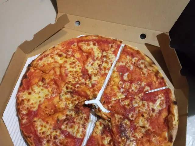 Gambar Makanan Pizza Marzano 4