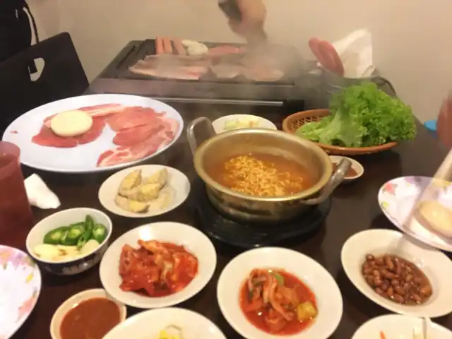 돈돼지 삼겹살 Don Dwae Ji Sam Gyeob Sal Unlimited Refillable Korean BBQ Food Photo 15