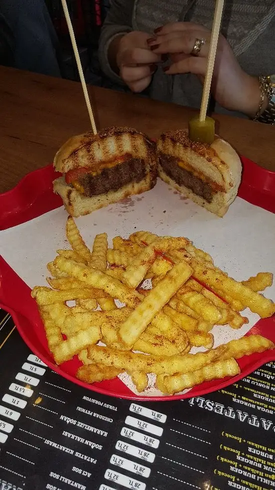 Ham-Buga Kasap Burger'nin yemek ve ambiyans fotoğrafları 3