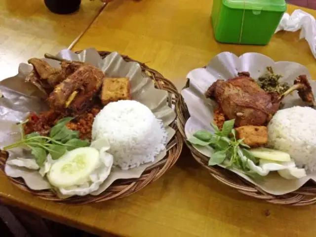 Gambar Makanan Bebek Goreng Kremes Monggo 15