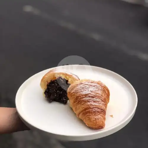 Gambar Makanan croffle butter & croissant, komodo denpasar 17