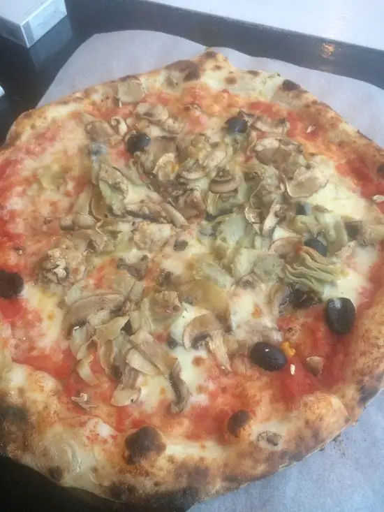 Gambar Makanan Luigi's Hot Pizza Bali 14