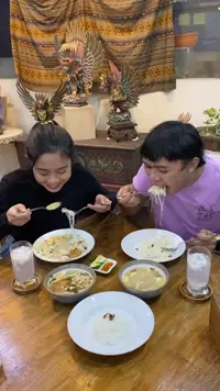 Video Makanan di Restoran Warung Kelapa (Waroeng Kelapa)