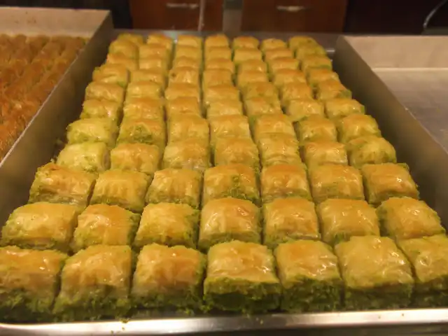 Emiroğlu Baklava & Börek & Dondurma'nin yemek ve ambiyans fotoğrafları 18