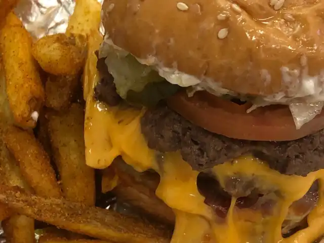 Five Guys Food Photo 8