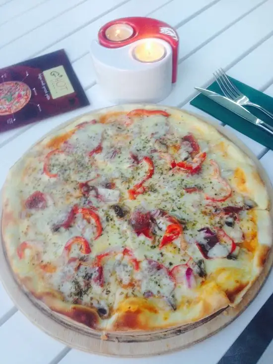 G'HOT Pizzeria'nin yemek ve ambiyans fotoğrafları 10