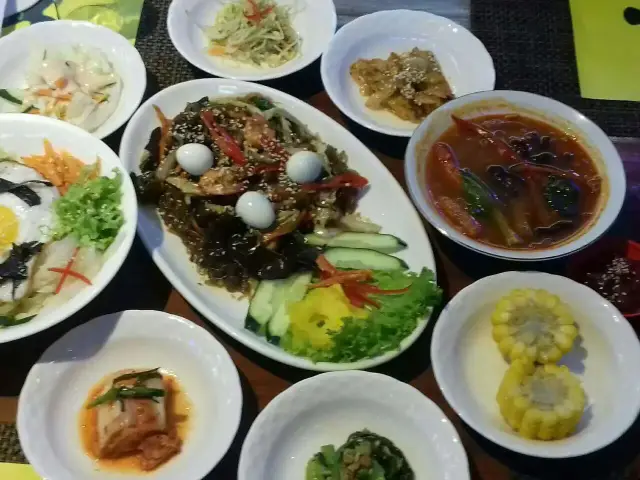Gambar Makanan Captain Kim's Restaurant 7