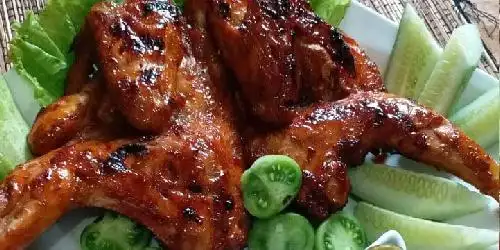 Ayam bakar yanti ( cabang koang ), Warung Gantung