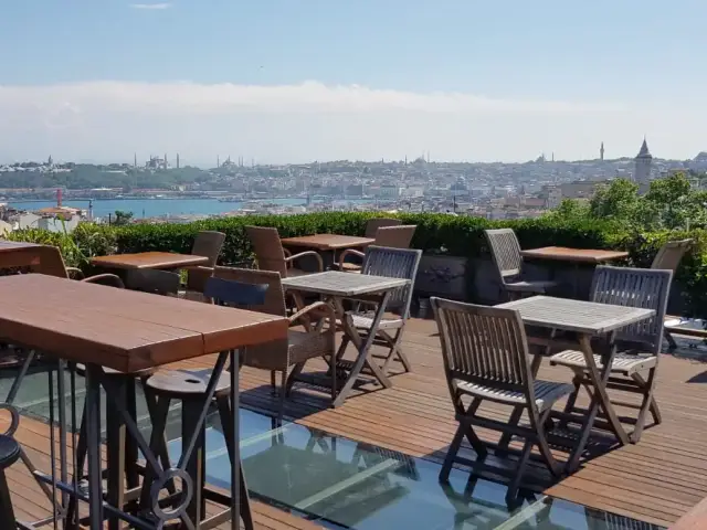 Terrace 41 - Corinne Art & Boutique Hotel'nin yemek ve ambiyans fotoğrafları 3