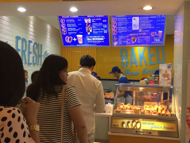 Gambar Makanan Auntie Anne's 9