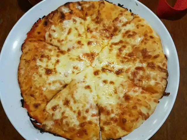 Gambar Makanan Pizza Kayu Bakar 6
