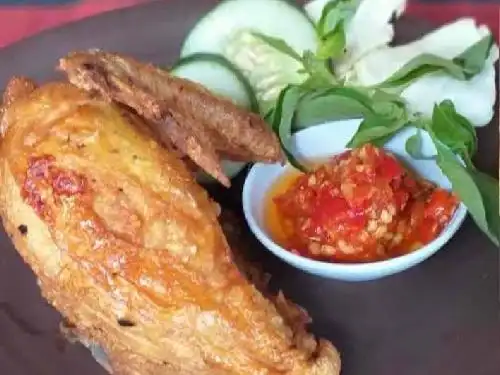 Ayam Goereng Akbar, A Wahab Syahranie