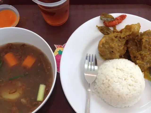 Gambar Makanan Sop Buntut Ibu Henny 5