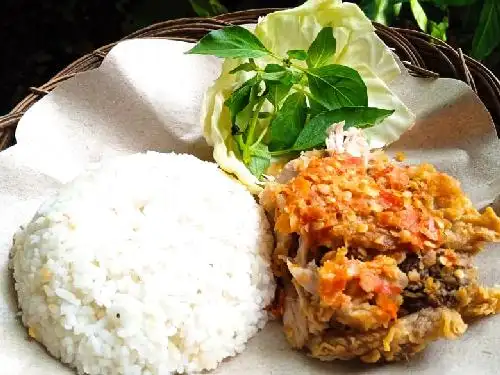 AYAM GEPREK MBAK NAY, Banjarsari