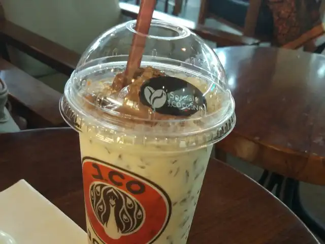 J.Co Donuts & Coffee