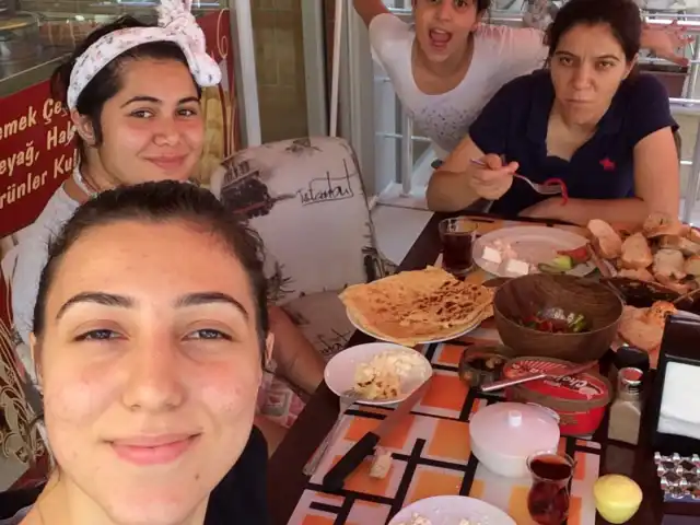 Hür Yuvam Ev Yemekleri & Cafe'nin yemek ve ambiyans fotoğrafları 3