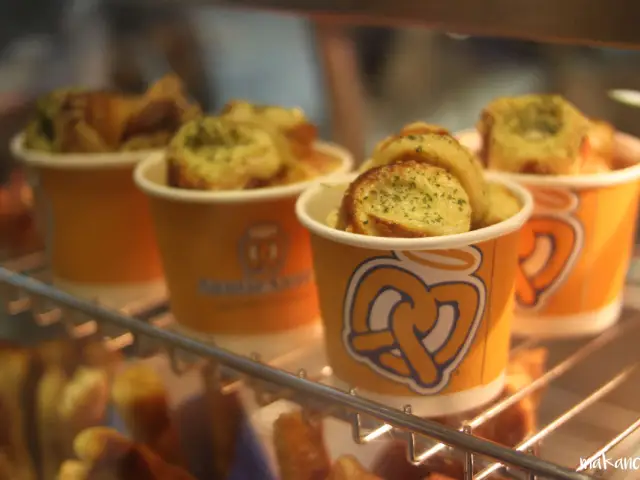 Gambar Makanan Auntie Anne's 8