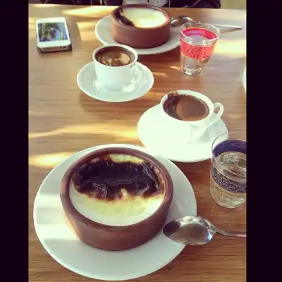 Cafe Bi & yee