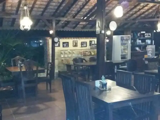 Gambar Makanan Trees Cafe Bandung 16