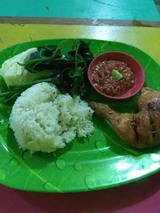 Gambar Makanan Nasi Ayam Ibu Sri 1