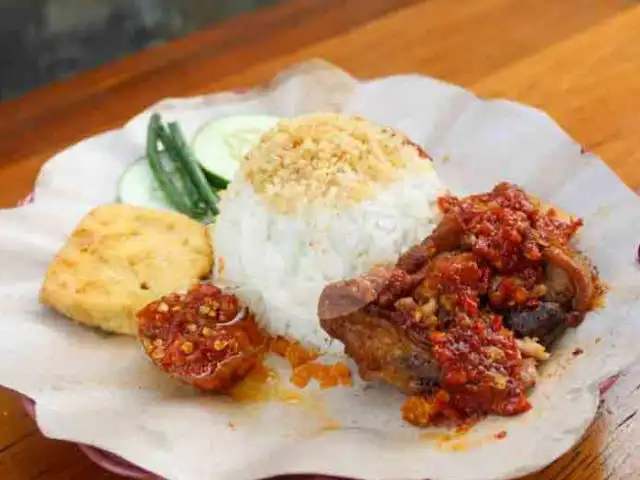 Gambar Makanan Ayam Goreng Nelongso, Cirebon 7
