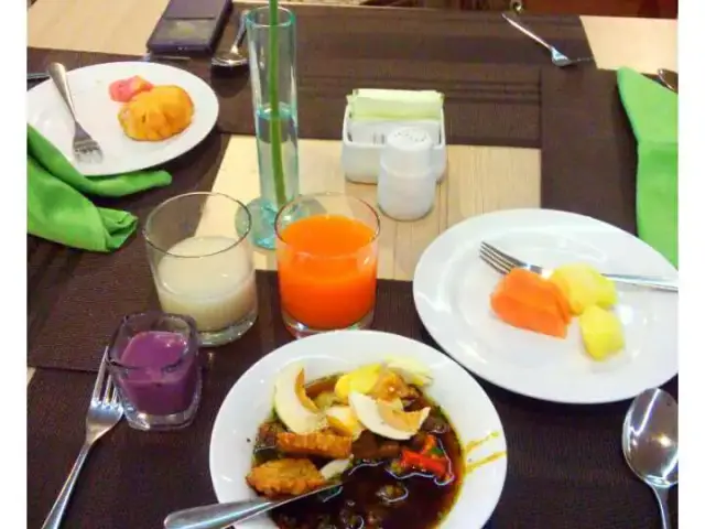 Gambar Makanan Kafe Anjani - Hotel Santika 19