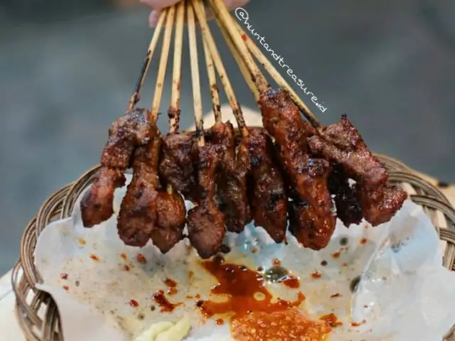 Gambar Makanan Sate Babi Bawah Pohon 6