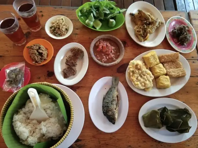 Gambar Makanan Rumah Makan Ibu Haji Cijantung 2