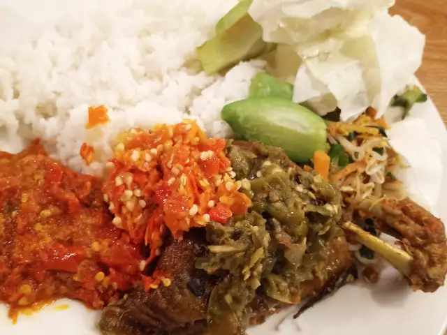 Gambar Makanan Nasi Bebek Ginyo 3