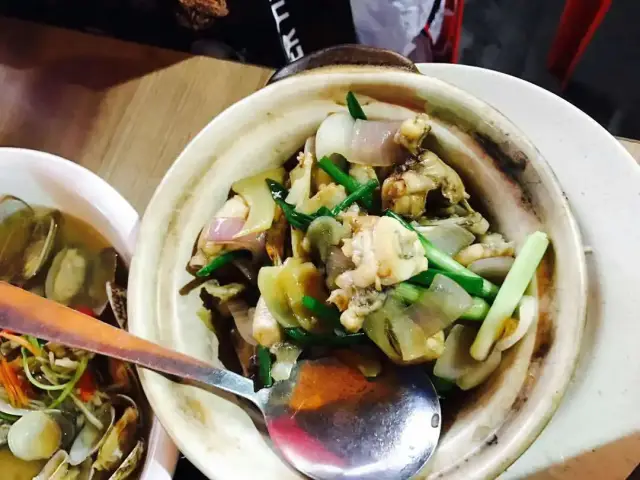 Jalan Alor Claypot Chicken Rice Food Photo 7