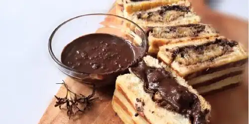 ROTI BAKAR KEKINIAN ROTBAKIN!, KARET KUNINGAN