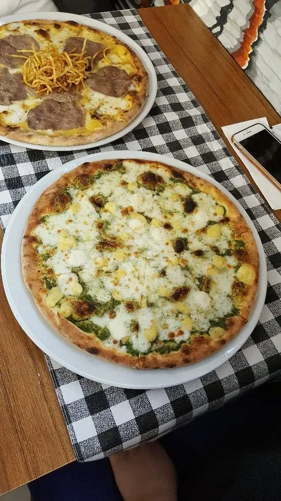 Etna Pizzeria'nin yemek ve ambiyans fotoğrafları 5