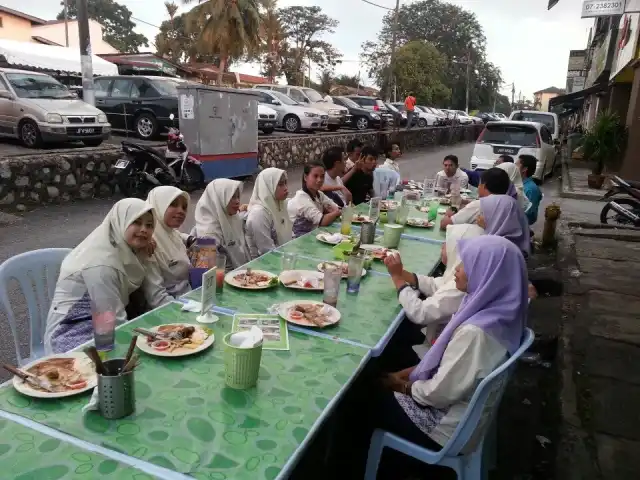 Angah D&C Western & Steam Burger Food Photo 9