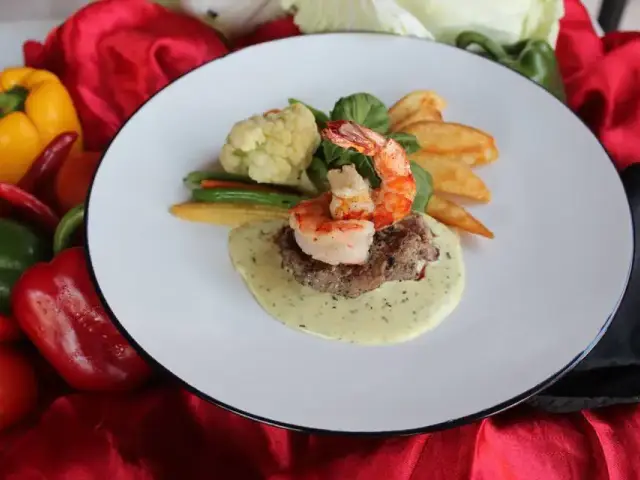 Gambar Makanan Adhiyoga Restaurant & Bar - The Lokha Legian Resort & Spa 9