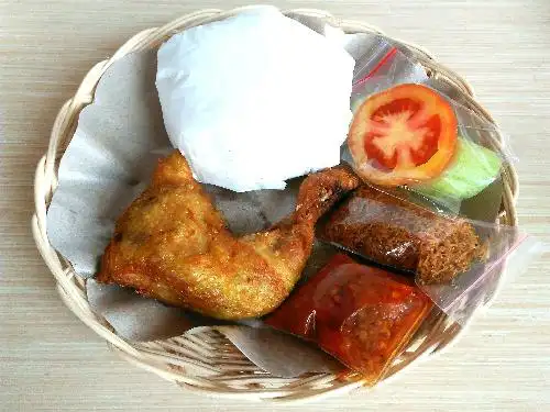 Ayam Serundeng & Seafood Ibu Azka, Setiabudi