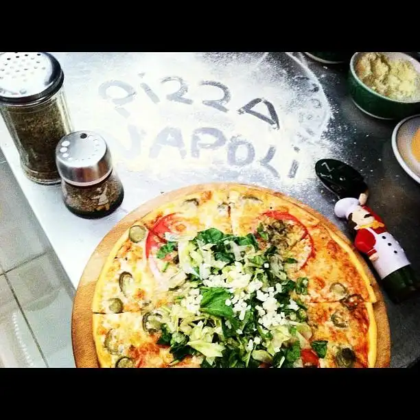 Pizza Napoli'nin yemek ve ambiyans fotoğrafları 1