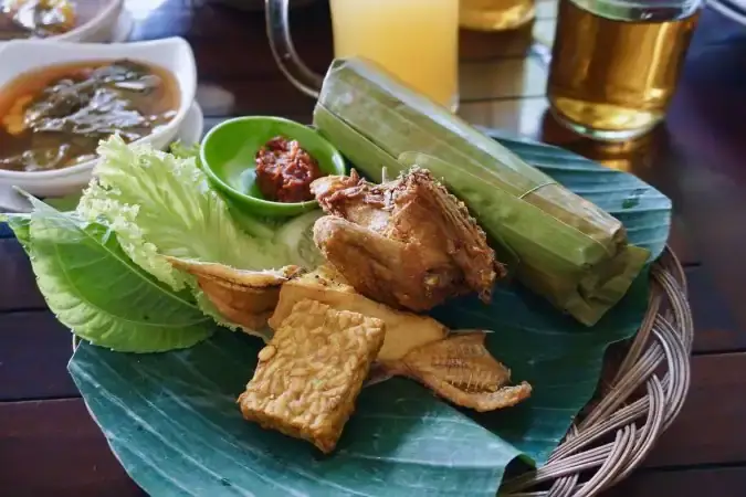 Rumah Makan pondok Bambu Tirza 3