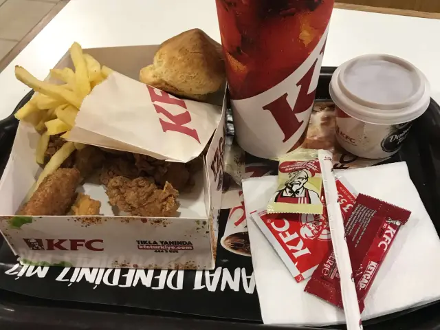 KFC'nin yemek ve ambiyans fotoğrafları 26
