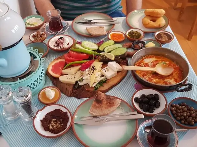 Çeşme Bazlama Kahvaltı'nin yemek ve ambiyans fotoğrafları 16